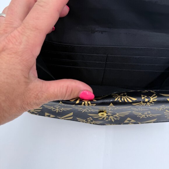 Legend of Zelda: Skyward Sword Themed Tri-fold Wallet Link & Wingcrest Emblem - Picture 6 of 13